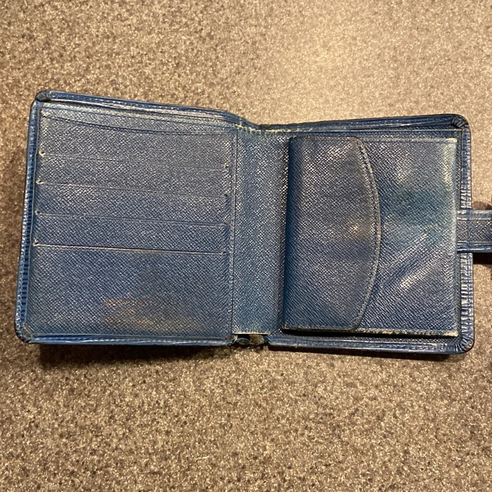 😍😍Authentic vintage Louis Vuitton bifold wallet
